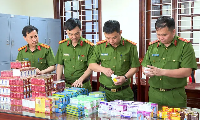 Siết quản lý thực phẩm chức năng, bảo vệ người tiêu dùng trước vấn nạn hàng giả