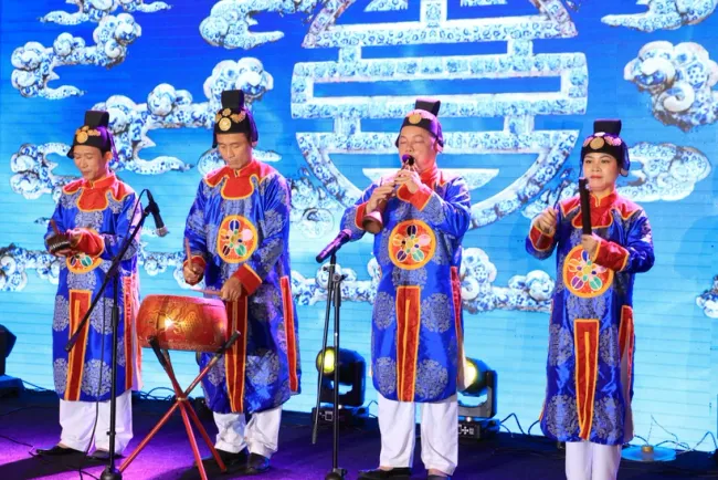 A Hue royal court music performance recently staged in Geneva (Photo: VNA)