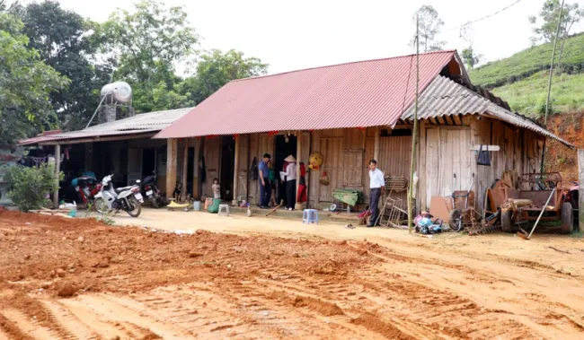 As of May 7, Thanh Son district had begun and completed the construction or repair of homes for 423 out of 622 households, reaching 68.0%. (Photo: VNA)