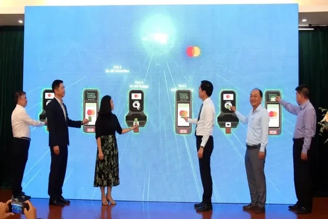 Ho Chi Minh City's Department of Transport launches Open-Loop integrated cashless payment system for public transport. (Photo: VNA)
