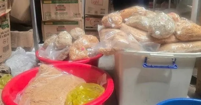 Ninh Bình: 100kg ruốc gà không rõ xuất xứ bị lực lượng chức năng phát hiện