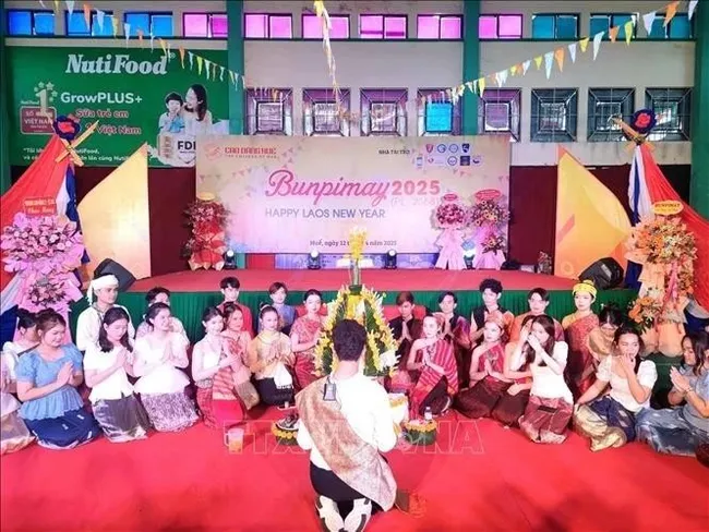 Lao students in Vietnam celebrate traditional Bunpimay Festival (Photo: VNA)