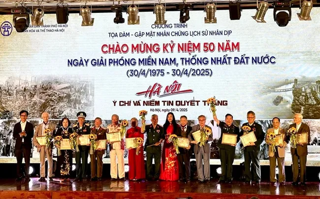 Participants at the event (Photo: hanoimoi.vn)