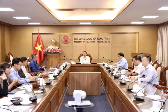 A meeting of the editorial board and subcommittees on the development of a proposal on gradually introducing English as a second language in schools for the 2025–2035 period, with a vision to 2045. (Photo: Ministry of Education and Training)