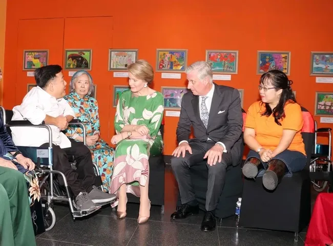 King Philippe and Queen Mathilde of Belgium meet with children affected by Agent Orange/dioxin in Ho Chi Minh City (Photo: VNA)