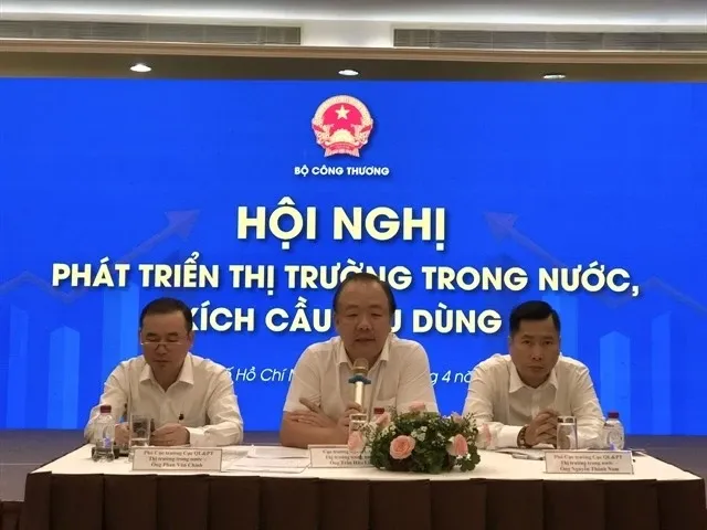 At the seminar on Solutions to Promote Domestic Market Development and Stimulate Consumption in HCM City on April 22. (Photo: VNA)