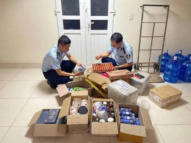 Quảng Ninh thu giữ 2 tấn thực phẩm và sữa bột không rõ nguồn gốc