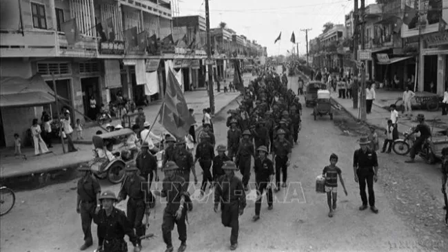 Vietnamese troops advanced to liberate Ca Mau town on May 1, 1975 (Photo: VNA/Hua Kiem)
