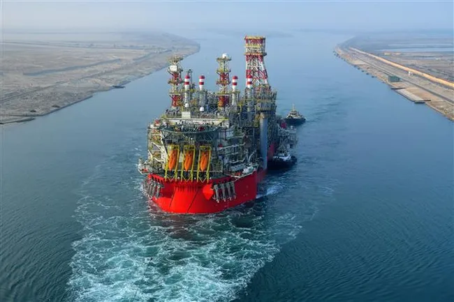 Kênh đào Suez dần khôi phục hoạt động