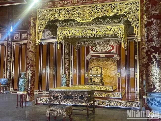 The golden throne of the Nguyen Dynasty in Thai Hoa Palace.