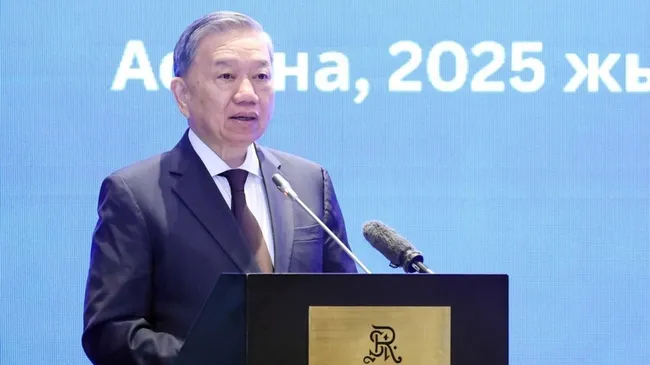 Party General Secretary To Lam addresses the Viet Nam–Kazakhstan Business Roundtable in Astana on May 6 (Photo: VNA)