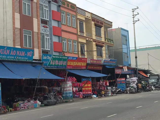 Tiểu thương chợ Thổ Tang trở lại buôn bán