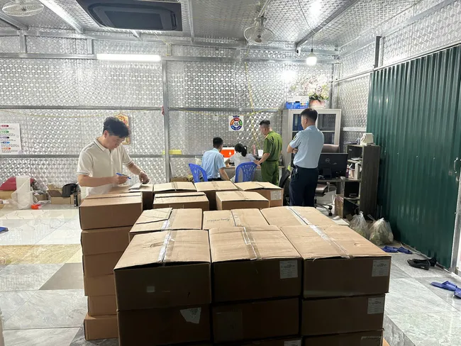 Hơn 5.000 lọ mỹ phẩm không rõ nguồn gốc bị phát hiện tại Hà Nội