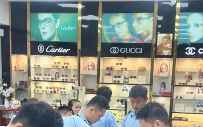 Thu giữ lô kính mắt giả mạo nhãn hiệu nổi tiếng, trị giá hàng trăm triệu đồng