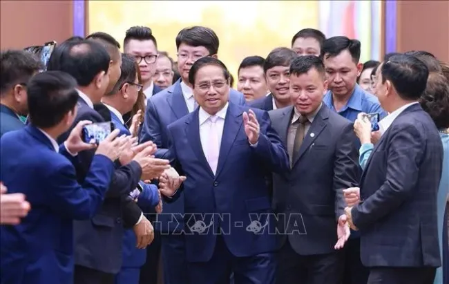 Prime Minister Pham Minh Chinh chairs a dialogue with the business community in Hanoi on May 31 (Photo: VNA)