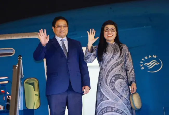 Prime Minister Pham Minh Chinh and his spouse Le Thi Bich Tran leave Hanoi in the early morning of June 5 for attendance at the 3rd United Nations Ocean Conference (UNOC 3) and bilateral activities in France; and official visits to Estonia and Sweden. (Photo: VNA)