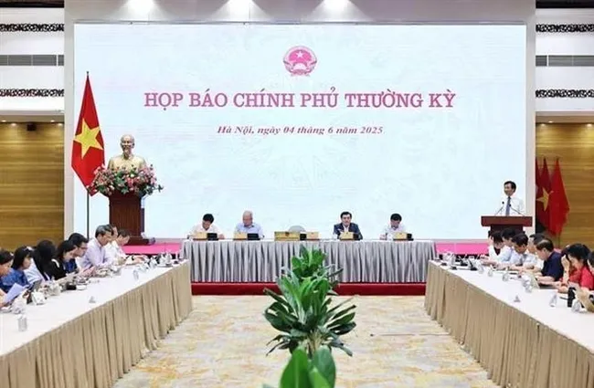 A view of tthe Government's regular press conference on June 4, 2025. (Photo: VNA)