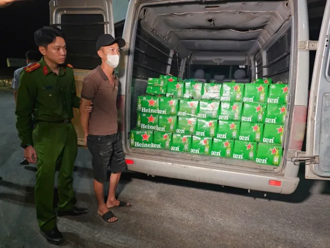 3 xe chở hàng lậu bị bắt trong đêm, tài xế "bỏ của chạy lấy người"