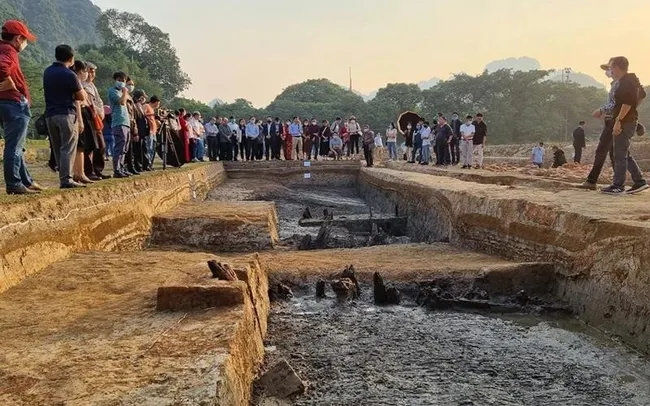 Archaeological excavation at Hoa Lu, Ninh Binh.