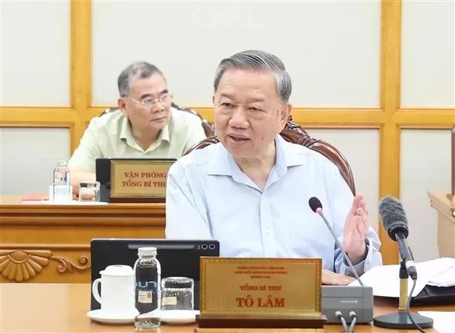 Party General Secretary To Lam speaks at the meeting. (Photo: VNA)