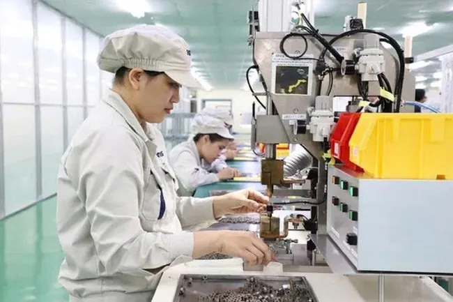 VCCI đề xuất bỏ cấp giấy phép đầu tư ra nước ngoài