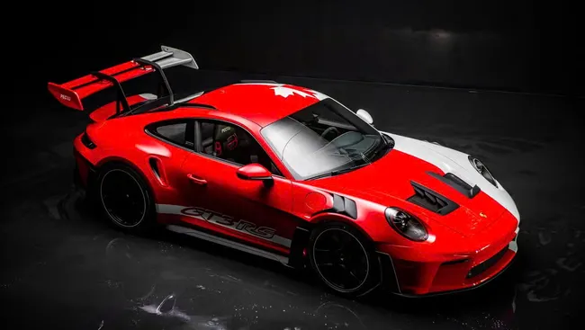 Porsche đấu giá một chiếc 911 GT3 RS trang trí biểu tượng lá phong tại Canada
