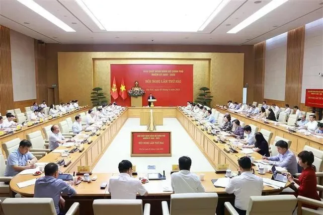 At the second meeting of the Party Committee of the Government for the 2020 - 2025 term in Ha Noi on June 3. (Photo: VNA)