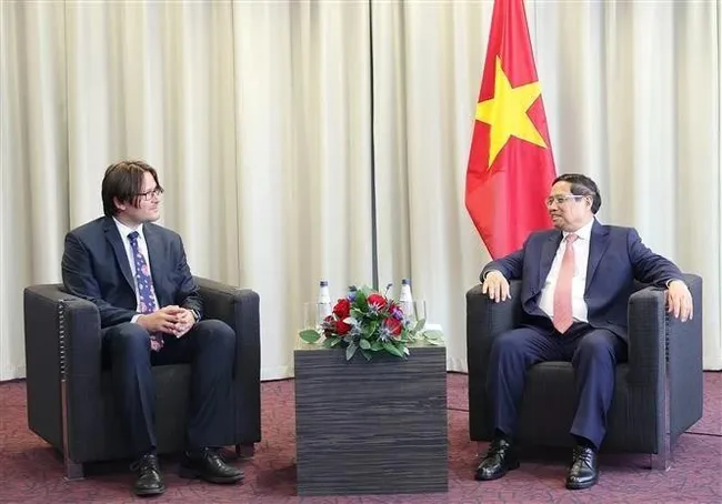 PM Pham Minh Chinh (R) receives President Jevgeni Kabanov of Bolt Group. (Photo: VNA)