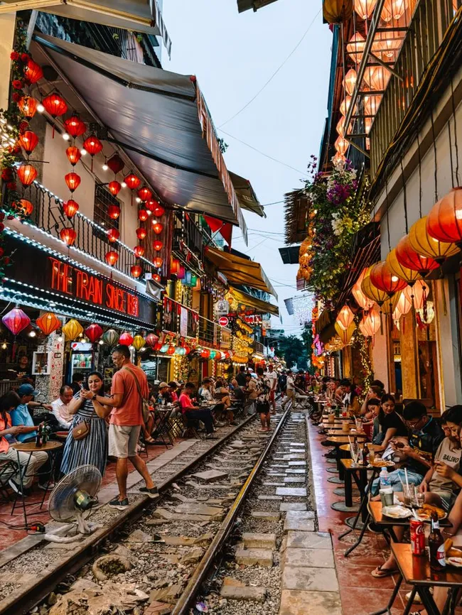 Du lịch Việt Nam hậu đại dịch: Tăng trưởng nhanh nhưng vẫn "thiếu lực đẩy dài hạn"