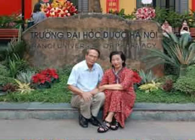 Lưng chừng giữa hai thời: Công nghệ và những nhịp yêu thương