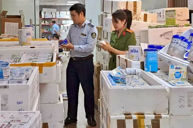 Phát hiện kho hàng lậu chứa hàng nghìn sản phẩm sữa, mỹ phẩm tại Hà Nội