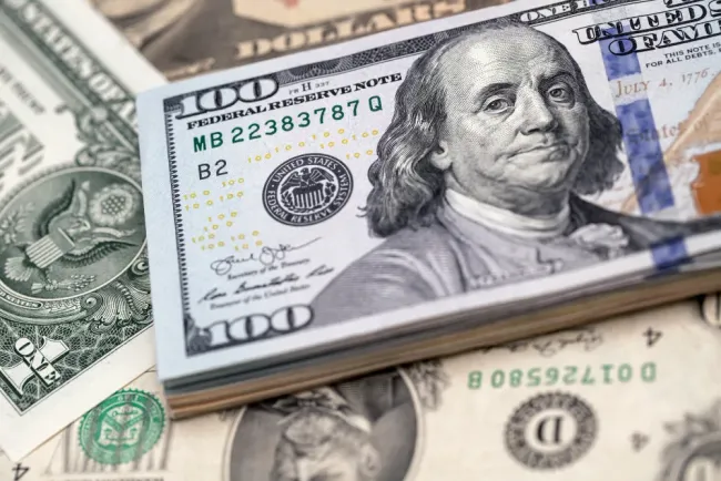 Tỷ giá chạm trần, vọt lên 26.242 VND/USD