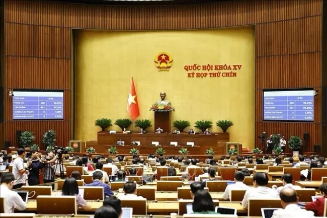 The 15th National Assembly passes the Law on Teachers, with 451 out of 460 NA deputies present at the 9th session on June 16, or 94.35% of the total legislators, voted in favour. (Photo: VNA)