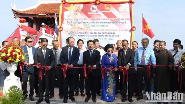 At the inauguration ceremony of the renovation project of the One Pillar Pagoda in Khon Kaen Province.