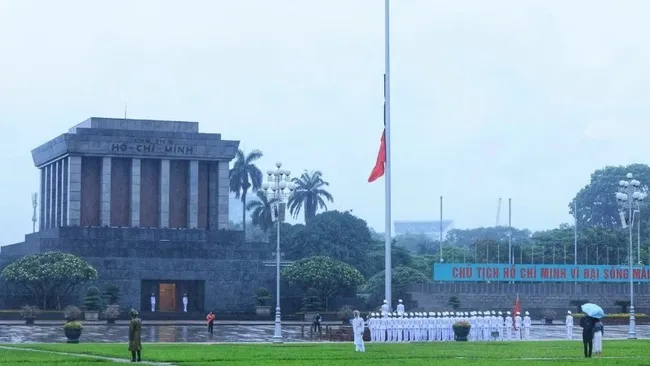National flag flown at half-mast in commemoration of former President Tran Duc Luong at Ba Dinh Square