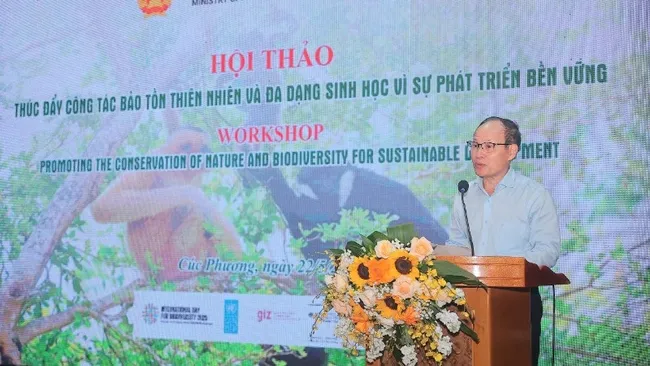 The leader of the Nature and Biodiversity Conservation Agency speaks at the workshop (Photo: NDO)