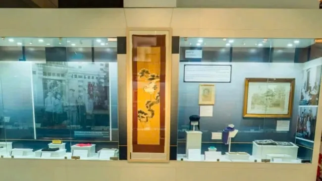 The ‘Pine and Crane’ embroidery is currently preserved at the Ho Chi Minh Museum.