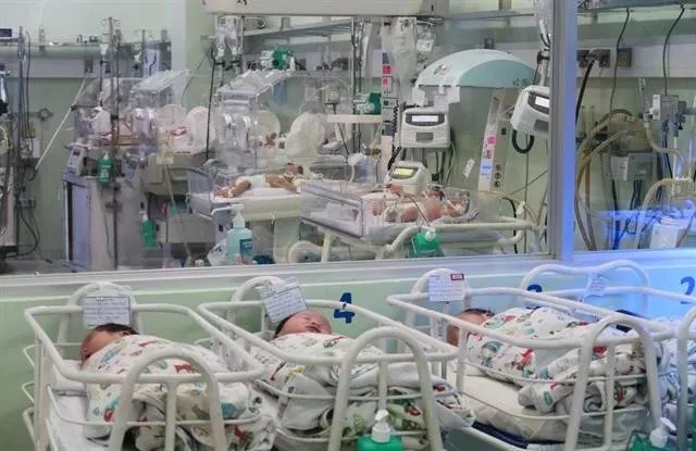 Newborns receiving care at the neonatal department of Hung Vuong Hospital in HCM City. (Photo: VNA)