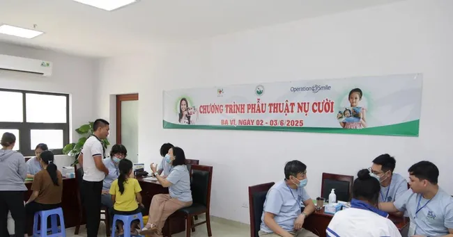 Screening for children with cleft lip and palate in the programme (Photo: VNA)