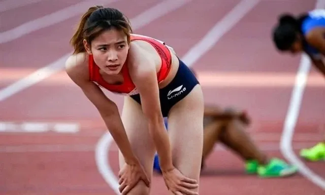 Vietnamese runner Nguyen Khanh Linh win a gold in the women's 1.500m event at the Thailand Open Track & Field Championships 2025 on June 22 in Pathumthani. (Photo: Vietnam Sports Team)