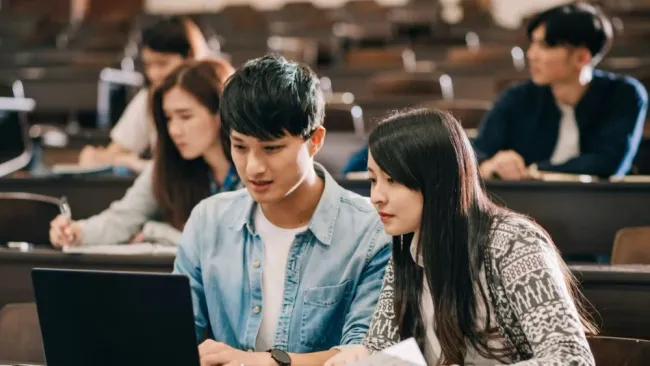 Lợi bất cập hại? ChatGPT và cái giá của sự tiện lợi đối với não bộ người dùng