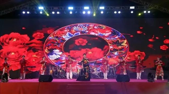 An art performance at the festival (Photo: VNA)