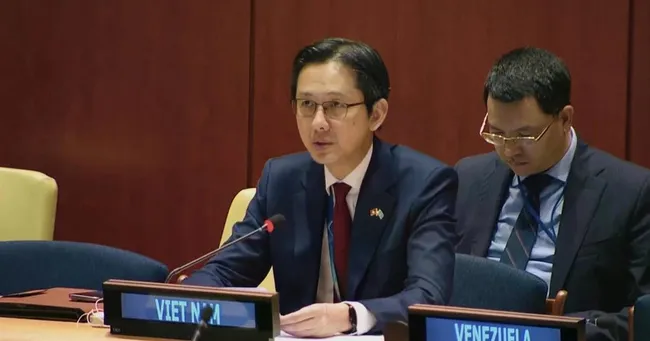 Ambassador Do Hung Viet, Permanent Representative of Viet Nam to the United Nations, speaks at a debate on peace in Africa. (Photo: VNA)