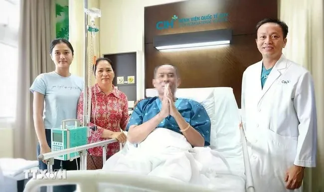 The 52-year-old Cambodian patient suffering from Whitmore’s disease has been cured in Ho Chi Minh City. (Photo: VNA)