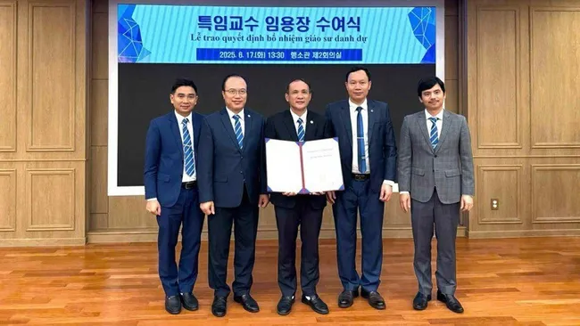 Prof.Dr. Nguyen Trung Viet, Rector of Thuy Loi University, together with his delegation, at Keimyung University on this occasion.