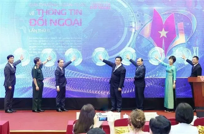 Delegates launch official website for the 11th National Award for External Relations Information. (Photo: VNA)