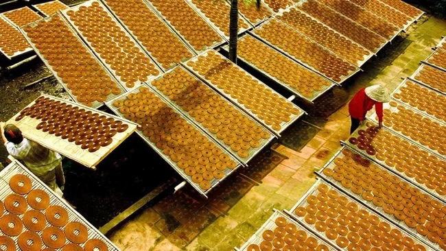 Cao village is considered the cradle of incense making with a history of nearly 300 years.