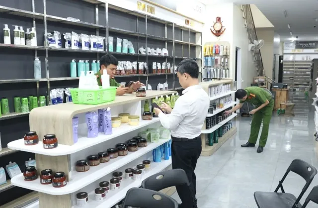 Phát hiện hơn 2,5 tấn mỹ phẩm không rõ nguồn gốc tại kho hàng ở Quảng Trị