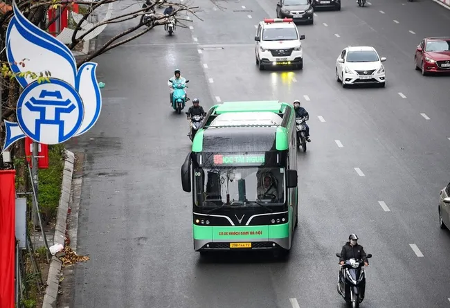 Hanoi bus (Photo: VNA)