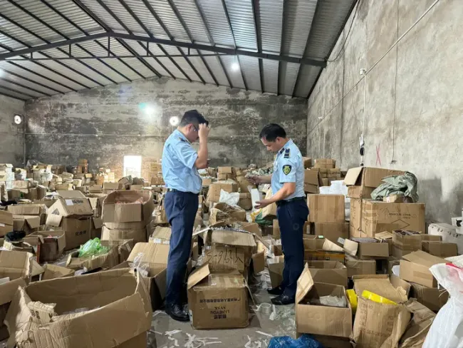 Quảng Ninh: Phát hiện kho hàng hơn 47.000 sản phẩm nhập lậu tinh vi